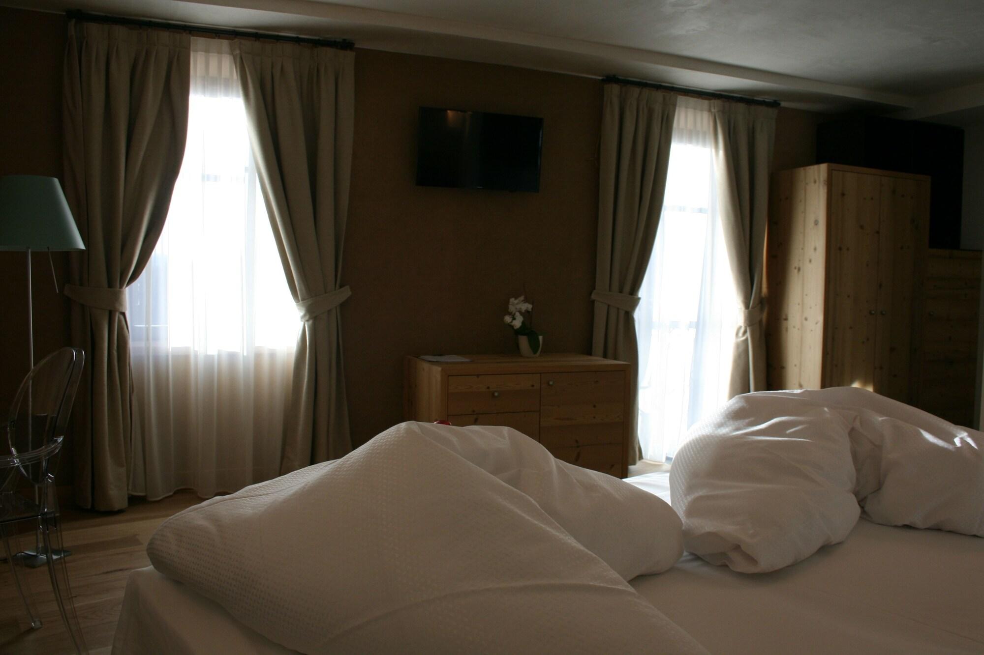Hotel Orso Grigio Cavalese Exterior photo